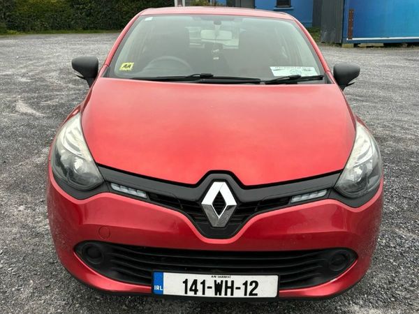 Renault Clio Hatchback, Petrol, 2014, Red