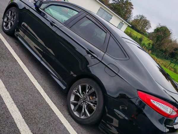 Ford Mondeo Hatchback, Diesel, 2017, Black