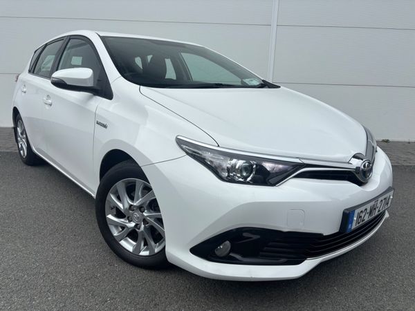 Toyota Auris Hatchback, Petrol Hybrid, 2016, White