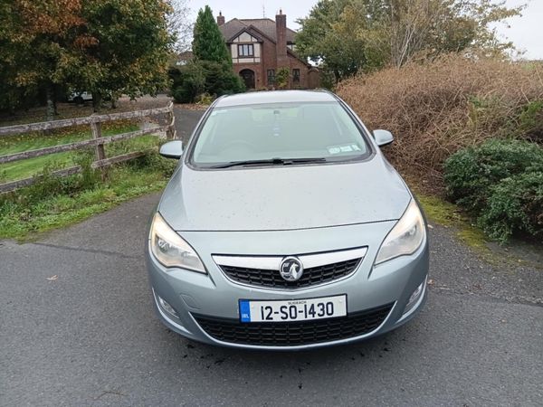 Vauxhall Astra Hatchback, Diesel, 2012, Silver