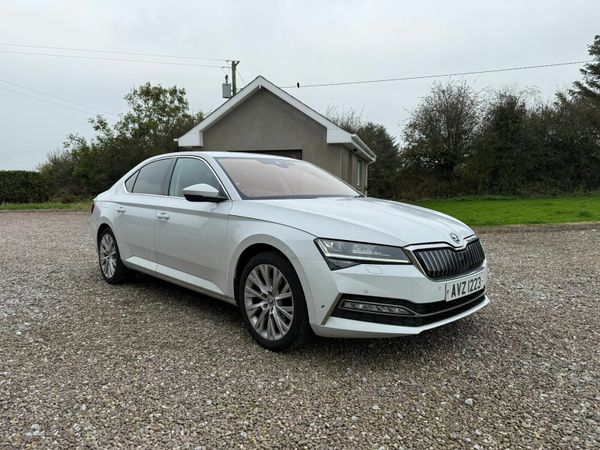 Skoda Superb Hatchback, Petrol Hybrid, 2021, White