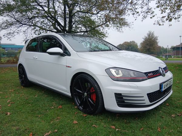 Volkswagen Golf Hatchback, Petrol, 2014, White