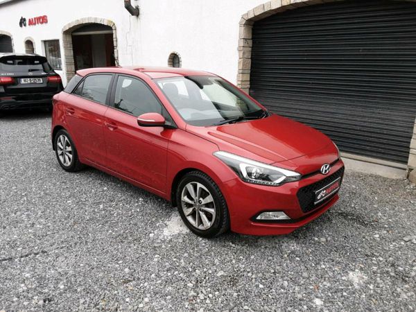 Hyundai i20 Hatchback, Petrol, 2015, Red
