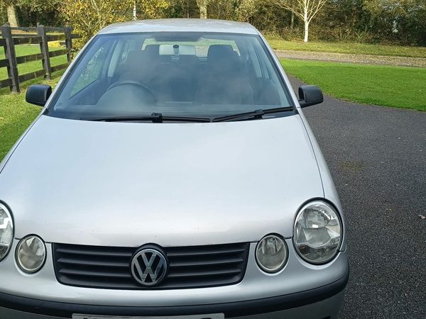 Volkswagen Polo Hatchback, Petrol, 2005, Silver