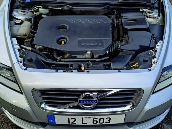 Volvo S40 Saloon, Diesel, 2012, Silver
