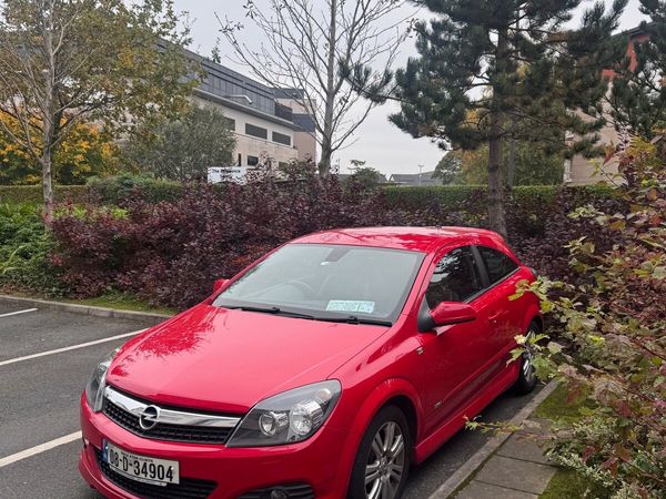 Opel Astra Hatchback, Petrol, 2008, Red