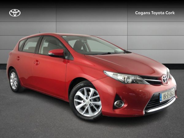 Toyota Auris Hatchback, Diesel, 2015, Red