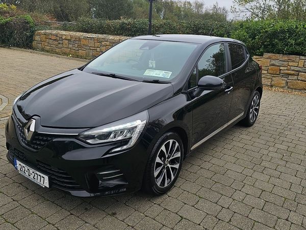 Renault Clio Hatchback, Petrol, 2021, Black