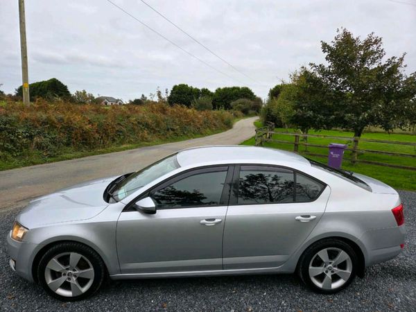 Skoda Octavia Saloon, Diesel, 2014, Silver