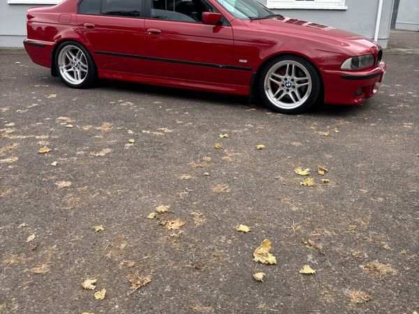 BMW 5-Series Saloon, Petrol, 2000, Red