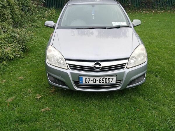 Opel Astra Hatchback, Petrol, 2007, Silver