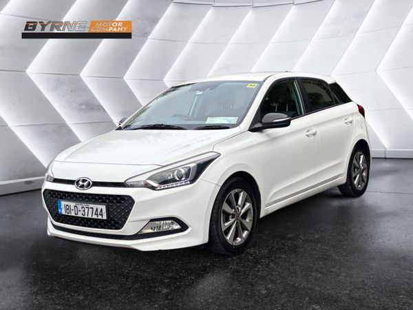 Hyundai i20 Hatchback, Petrol, 2018, White