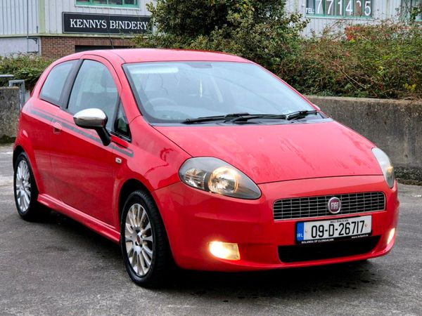 Fiat Punto Hatchback, Petrol, 2009, Red