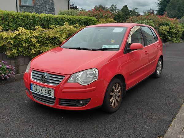 Volkswagen Polo Hatchback, Petrol, 2007, Red