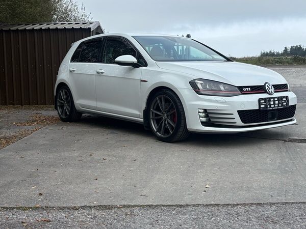 Volkswagen Golf Hatchback, Petrol, 2017, White