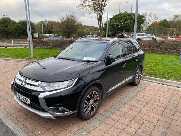 Mitsubishi Outlander SUV, Diesel, 2016, Black