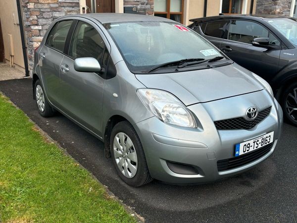 Toyota Yaris Hatchback, Petrol, 2009, Silver
