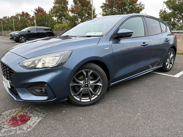 Ford Focus Hatchback, Diesel, 2021, Blue