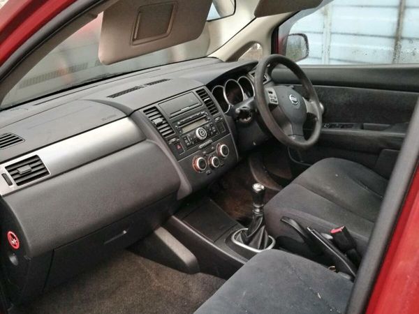 Nissan Tiida Hatchback, Diesel, 2009, Red