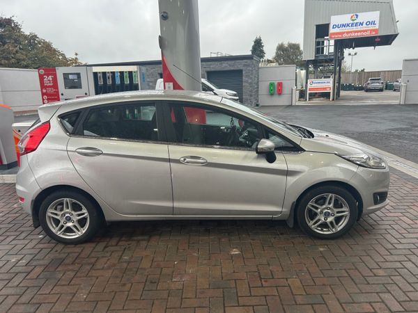 Ford Fiesta Hatchback, Petrol, 2015, Silver