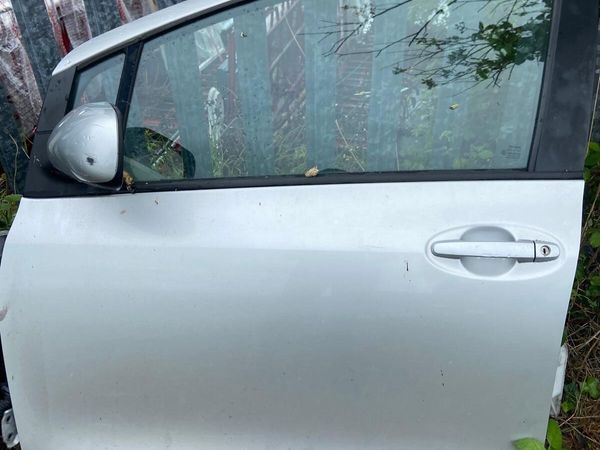 Toyota Yaris Hatchback, Petrol, 2006, Silver