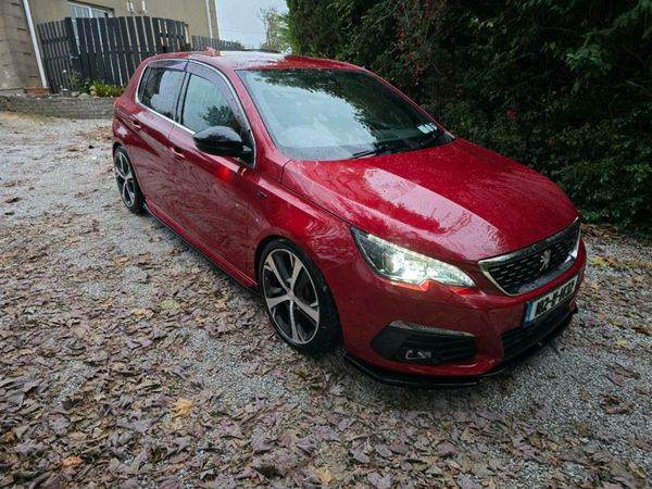 Peugeot 308 Hatchback, Diesel, 2018, Red