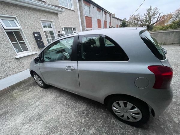 Toyota Yaris Hatchback, Petrol, 2007, Silver