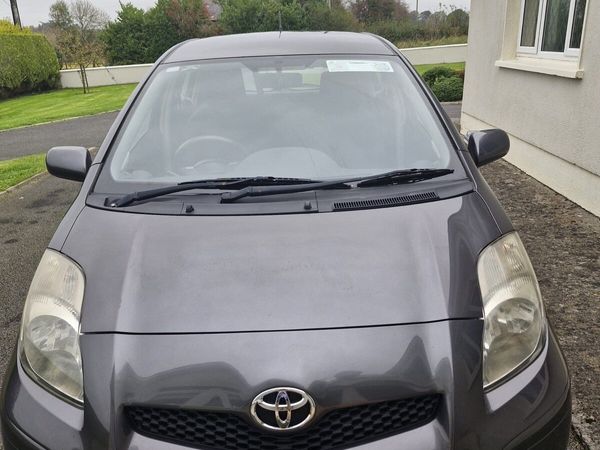 Toyota Yaris Hatchback, Diesel, 2010, Grey