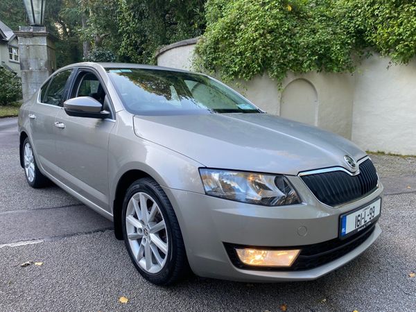 Skoda Octavia Saloon, Diesel, 2016, Beige