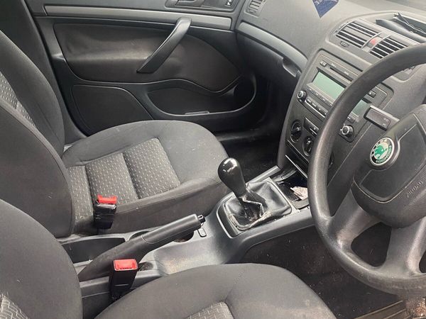 Skoda Octavia Hatchback, Diesel, 2011, Beige