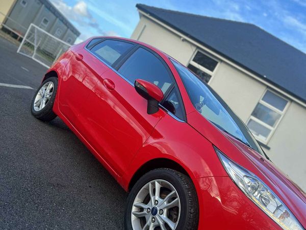 Ford Fiesta Hatchback, Petrol, 2016, Red