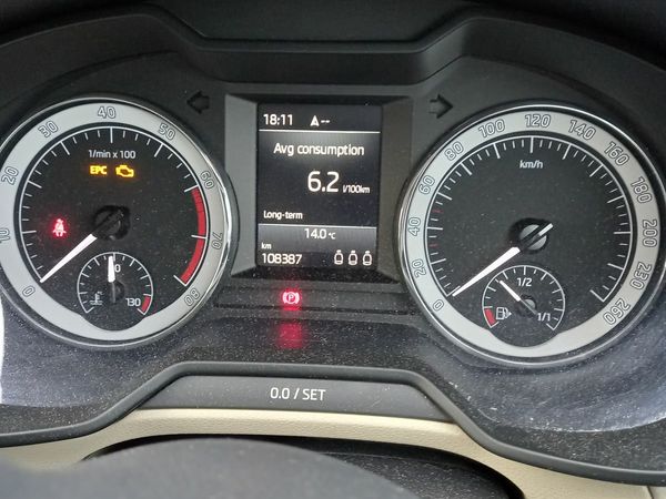 Skoda Octavia Saloon, Petrol, 2018, Brown