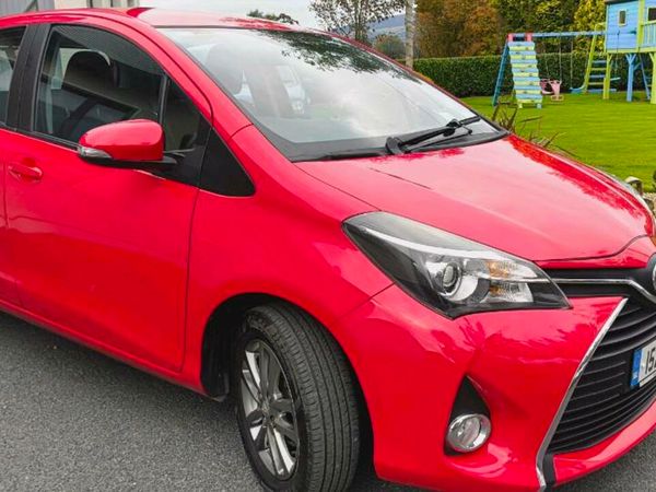 Toyota Yaris Hatchback, Petrol, 2015, Red