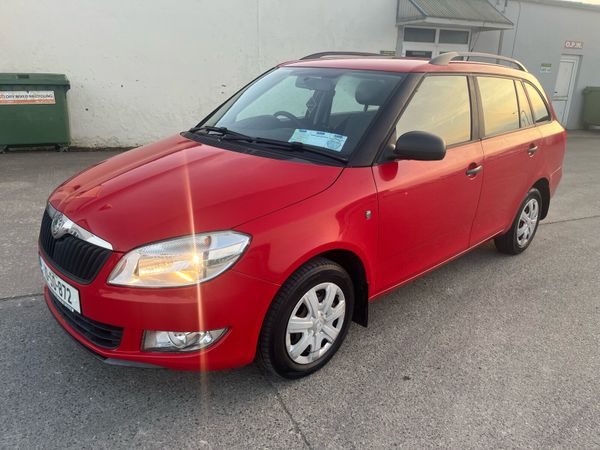 Skoda Fabia Estate/Jeep, Petrol, 2010, Red