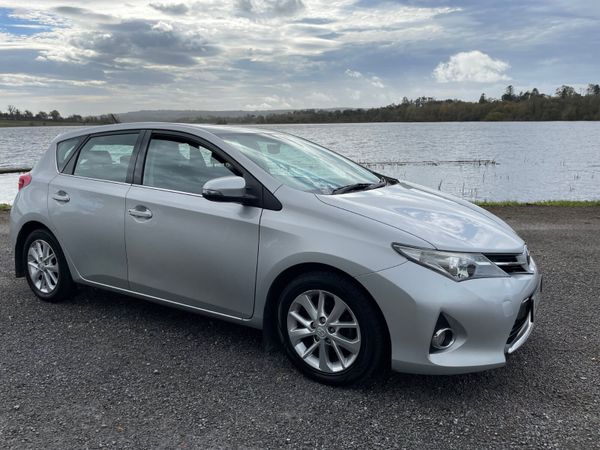 Toyota Auris Hatchback, Diesel, 2014, Silver