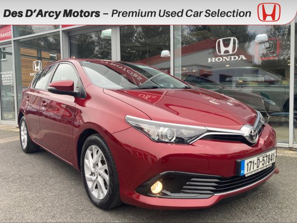 Toyota Auris Hatchback, Petrol, 2017, Red