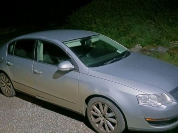 Volkswagen Passat Saloon, Diesel, 2009, Silver
