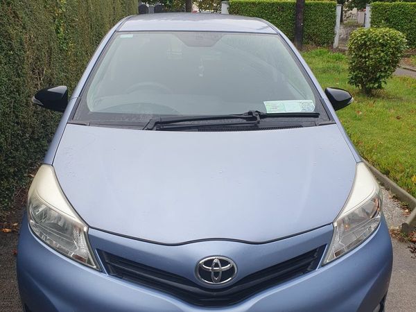 Toyota Yaris Hatchback, Petrol, 2012, Blue