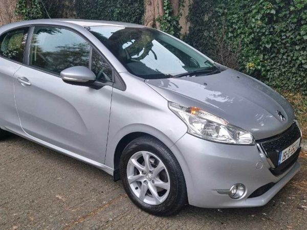 Peugeot 208 Hatchback, Petrol, 2015, Silver