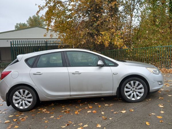 Opel Astra Hatchback, Diesel, 2011, Silver