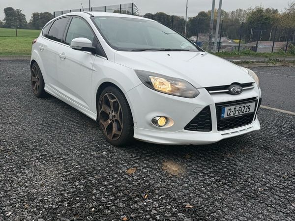 Ford Focus Hatchback, Petrol, 2012, White