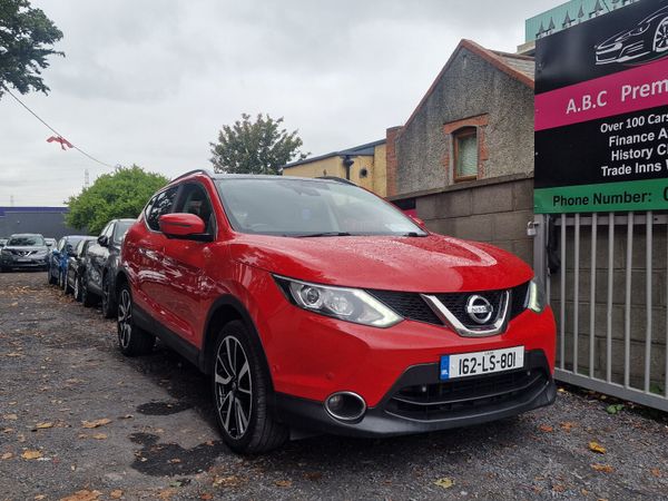 Nissan Qashqai Hatchback, Diesel, 2016, Red