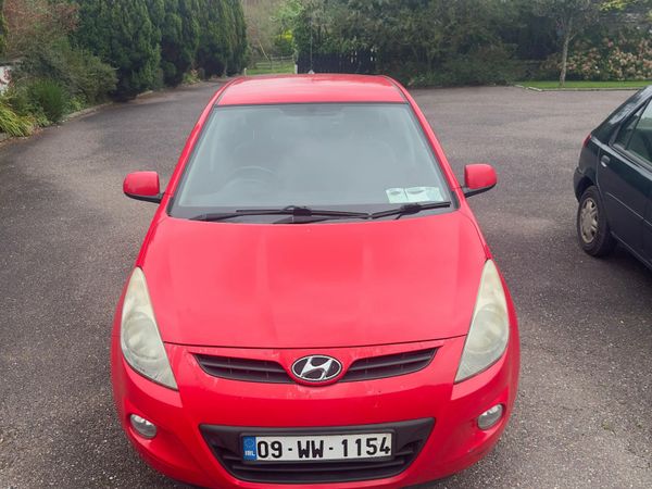 Hyundai i20 Hatchback, Petrol, 2009, Red