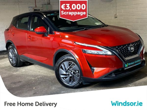 Nissan Qashqai MPV, Petrol, 2022, Red