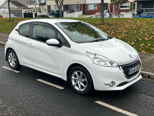 Peugeot 208 Hatchback, Petrol, 2014, White