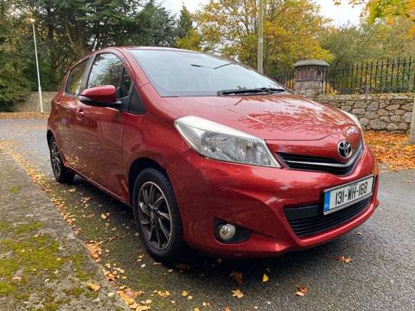 Toyota Yaris Hatchback, Petrol, 2013, Red
