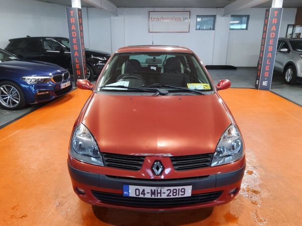 Renault Clio Hatchback, Petrol, 2004, Red