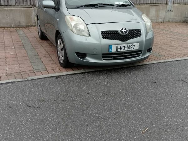 Toyota Yaris Hatchback, Petrol, 2011, Silver