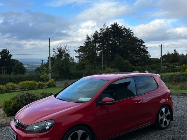 Volkswagen Golf Hatchback, Petrol, 2010, Red
