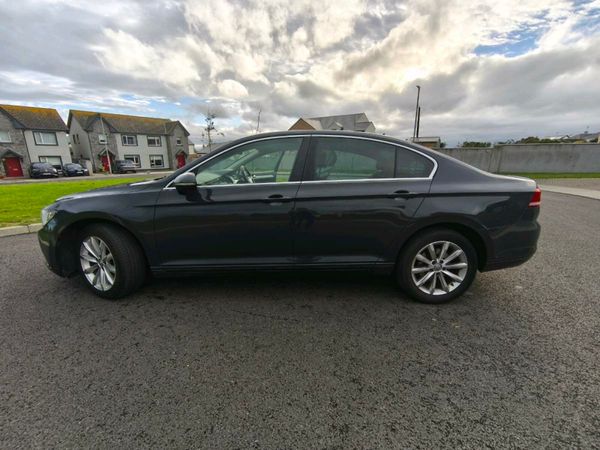 Volkswagen Passat Saloon, Diesel, 2017, Grey